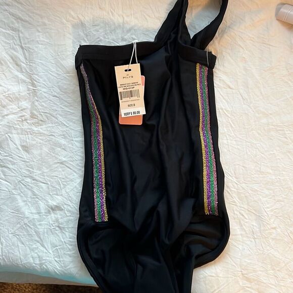 PILYQ BLACK, One shoulder w/ multi color side stripes - Picture 6 of 6